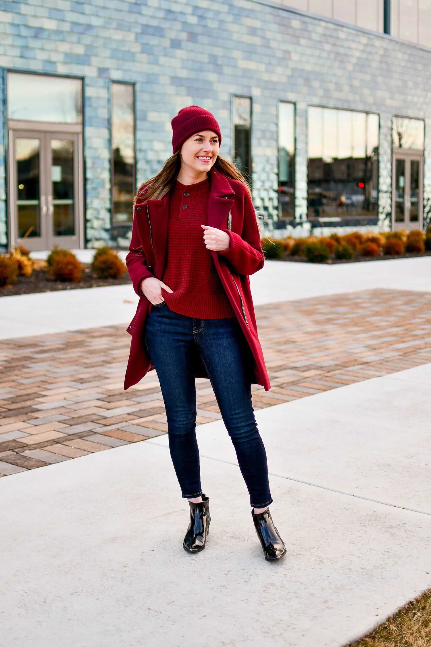 Burgundy Business Casual Outfit with Skinny Jeans Burgundy Business Casual Outfit with Skinny Jeans — January Outfits