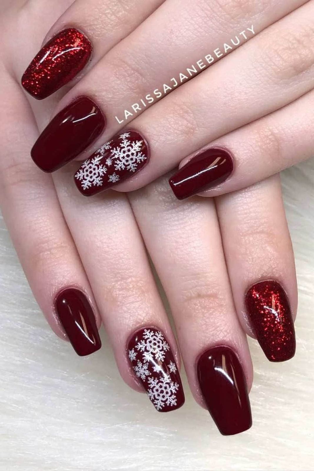 Glossy Glitter Visual Idea Glossy Glitter Visual Idea — Winter Red Nails