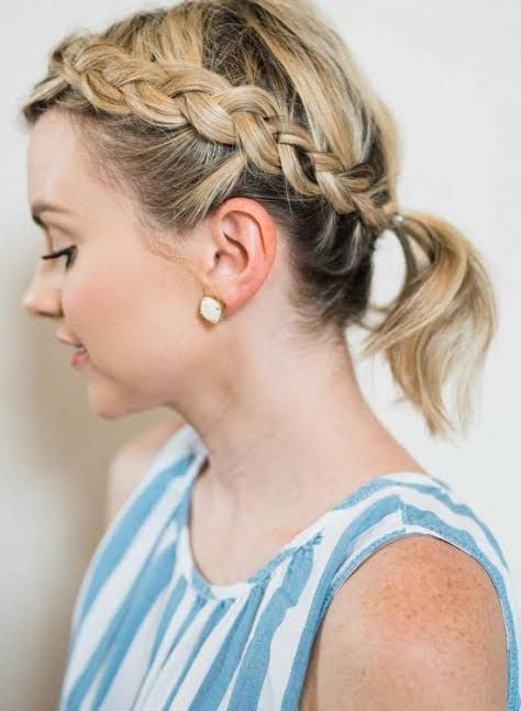 Collarbone Waves With Face-Framing Layers Collarbone Waves With Face-Framing Layers — Winter Hairstyles for Work