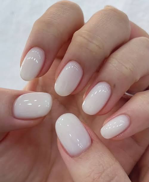 One Hand Short Oval Soft Milky White Glossy One Hand Short Oval Soft Milky White Glossy — Milky White Nails