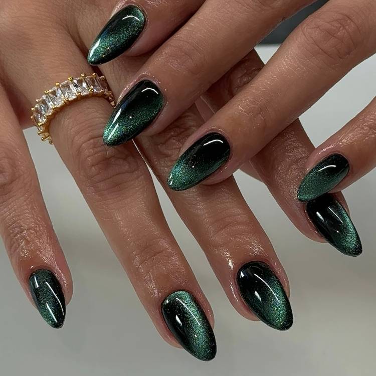 Dark Green Black Cat-Eye — Emerald Green Nails