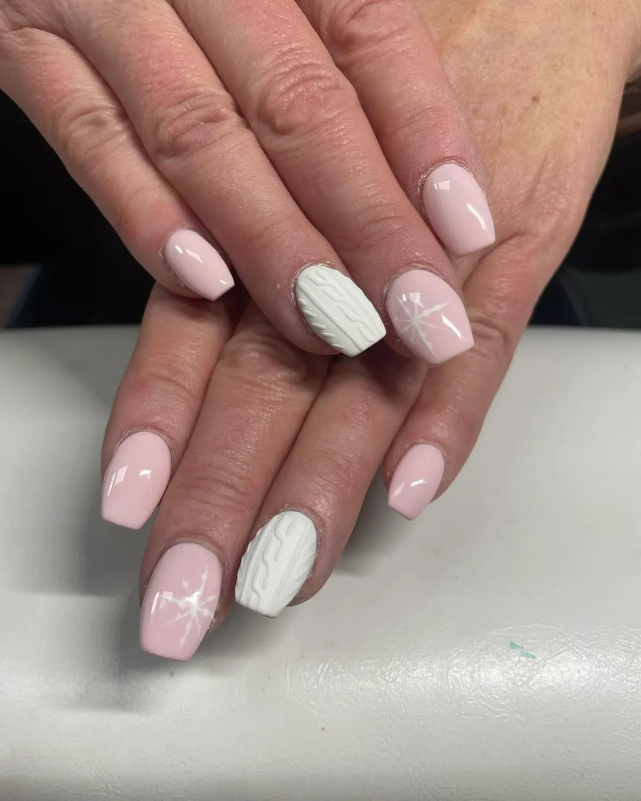 Cable Knit Texture And Snowflake Motif Visual Idea Cable Knit Texture And Snowflake Motif Visual Idea — Classy Winter Nails