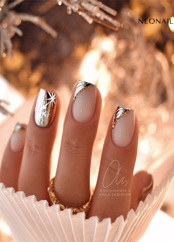 Short Oval Nude Gold Foil Snowflake Short Oval Nude Gold Foil Snowflake — Simple Winter Nails