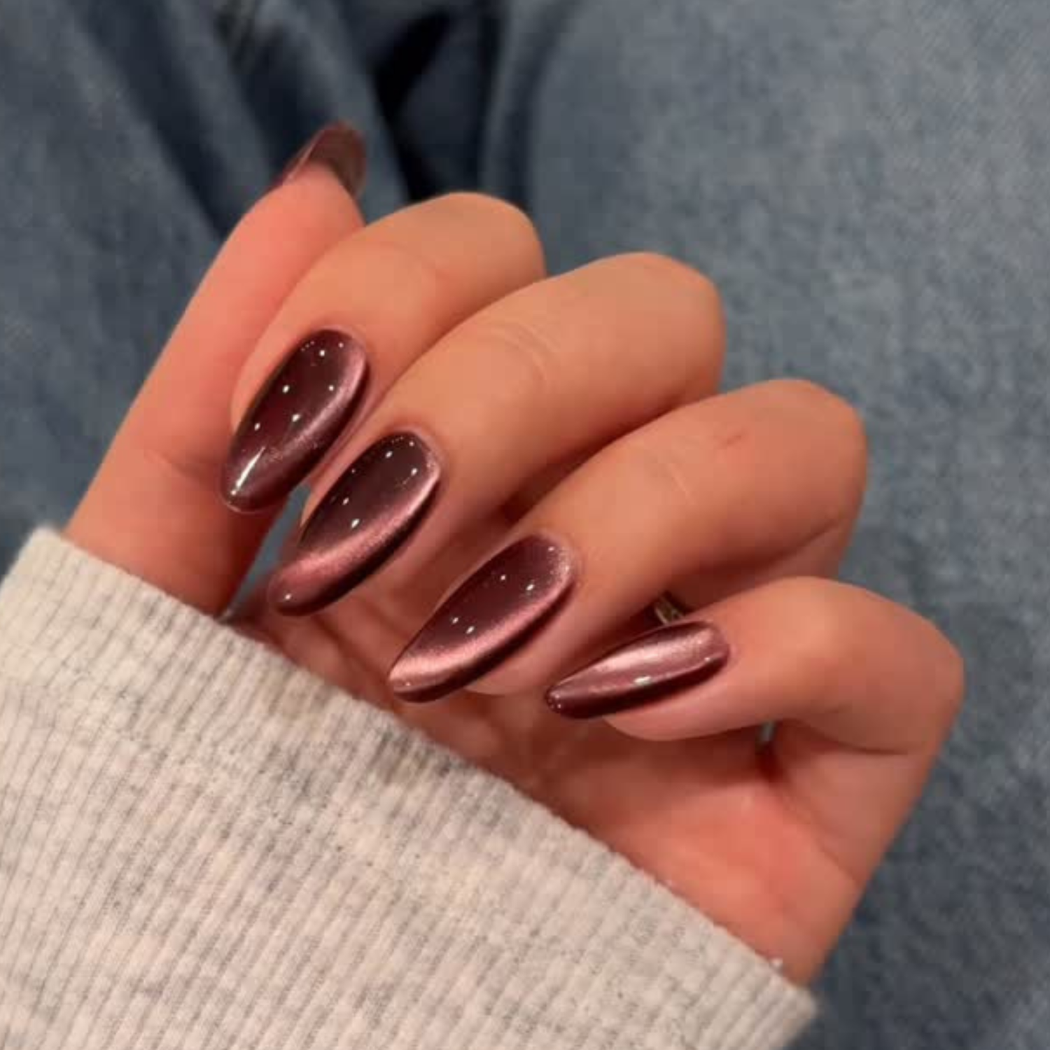 Rose Gold Cat Eye with White Dots — Winter Cat Eye Nails