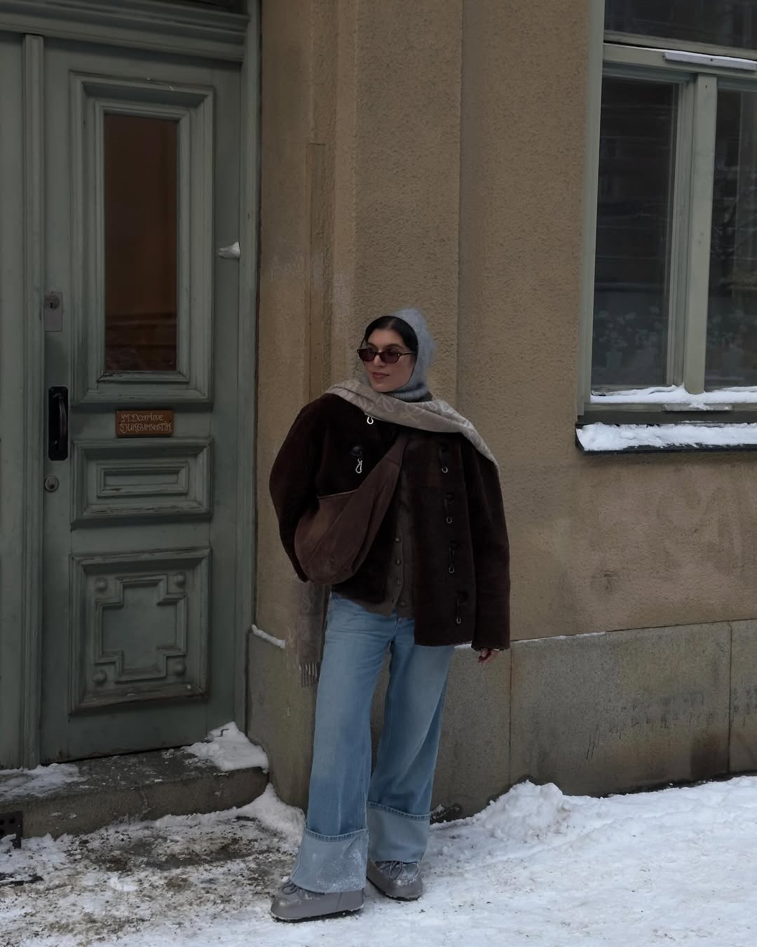 Faux Fur Jacket Over Hoodie with Wide-Leg Jeans and Snow Boots Faux Fur Jacket Over Hoodie with Wide-Leg Jeans and Snow Boots — Snow Day Outfits
