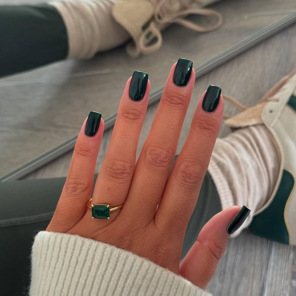 Glossy Dark Green Square Nails Glossy Dark Green Square Nails — Winter Green Nails