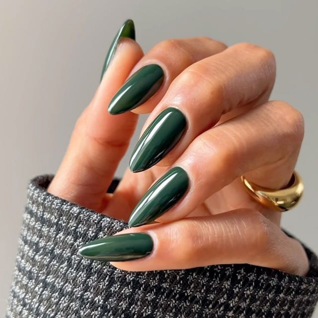 Deep Forest Green Glossy Stiletto Nails Deep Forest Green Glossy Stiletto Nails — Winter Gel Nail Colors