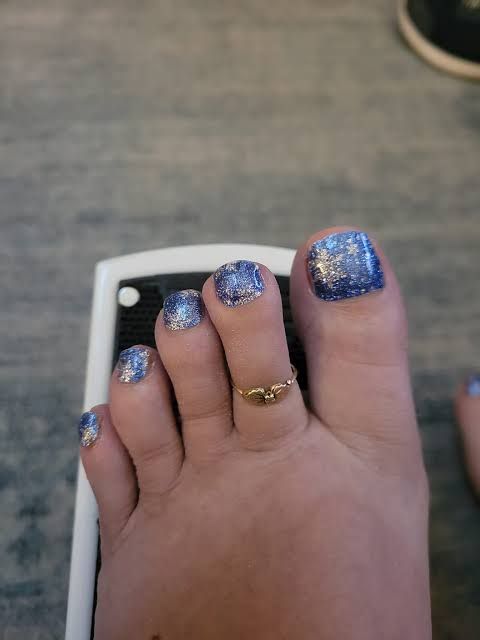 Sparkling Blue Silver Glitter — Winter Pedicure Colors