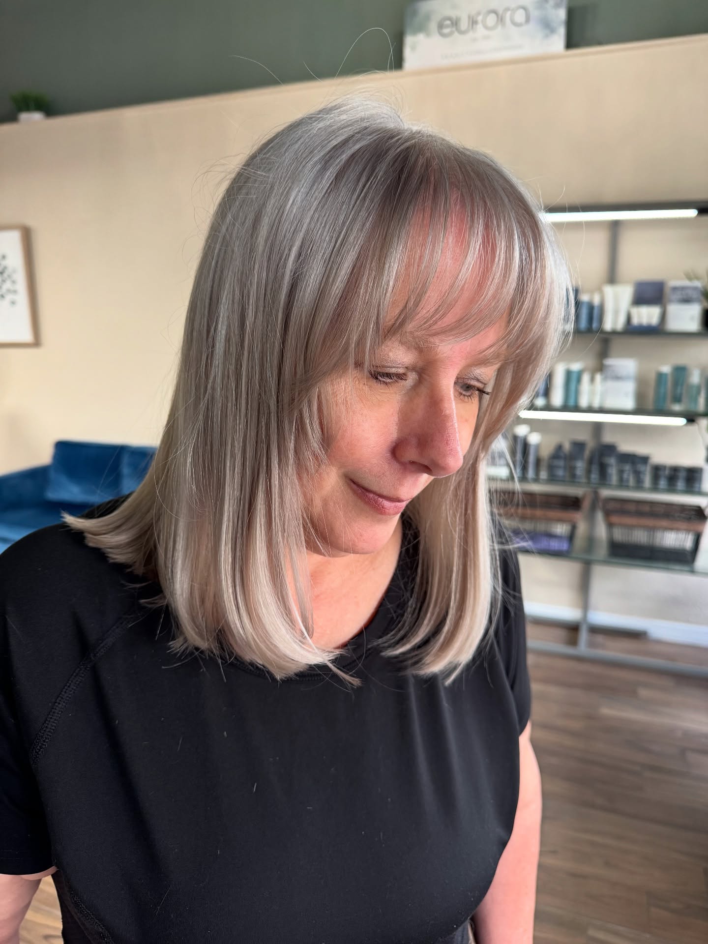 Collarbone Lob Platinum Highlights — Gray Blending Highlights