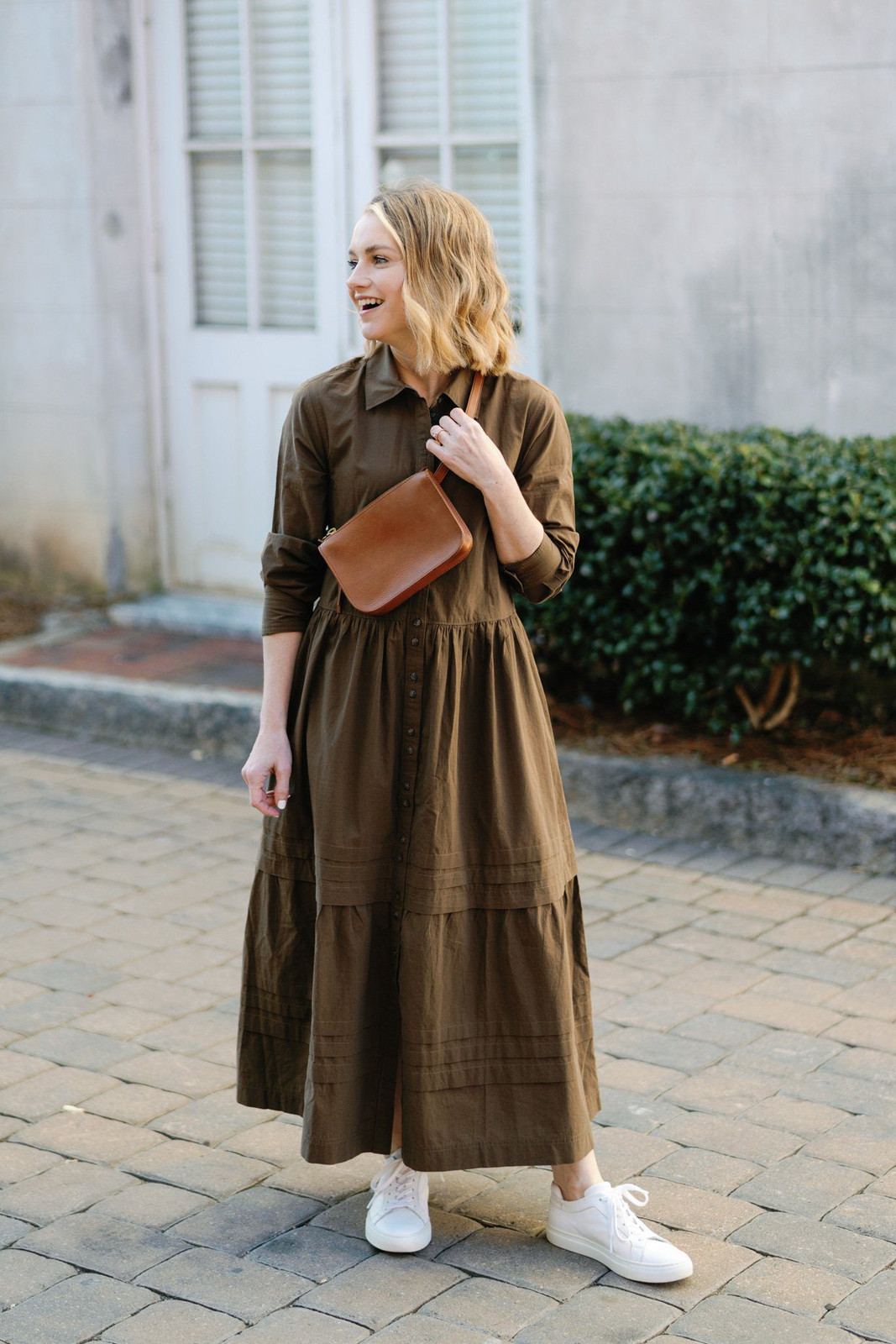 28 Stylish Mom Outfits for Every Season (Comfy and Cute)