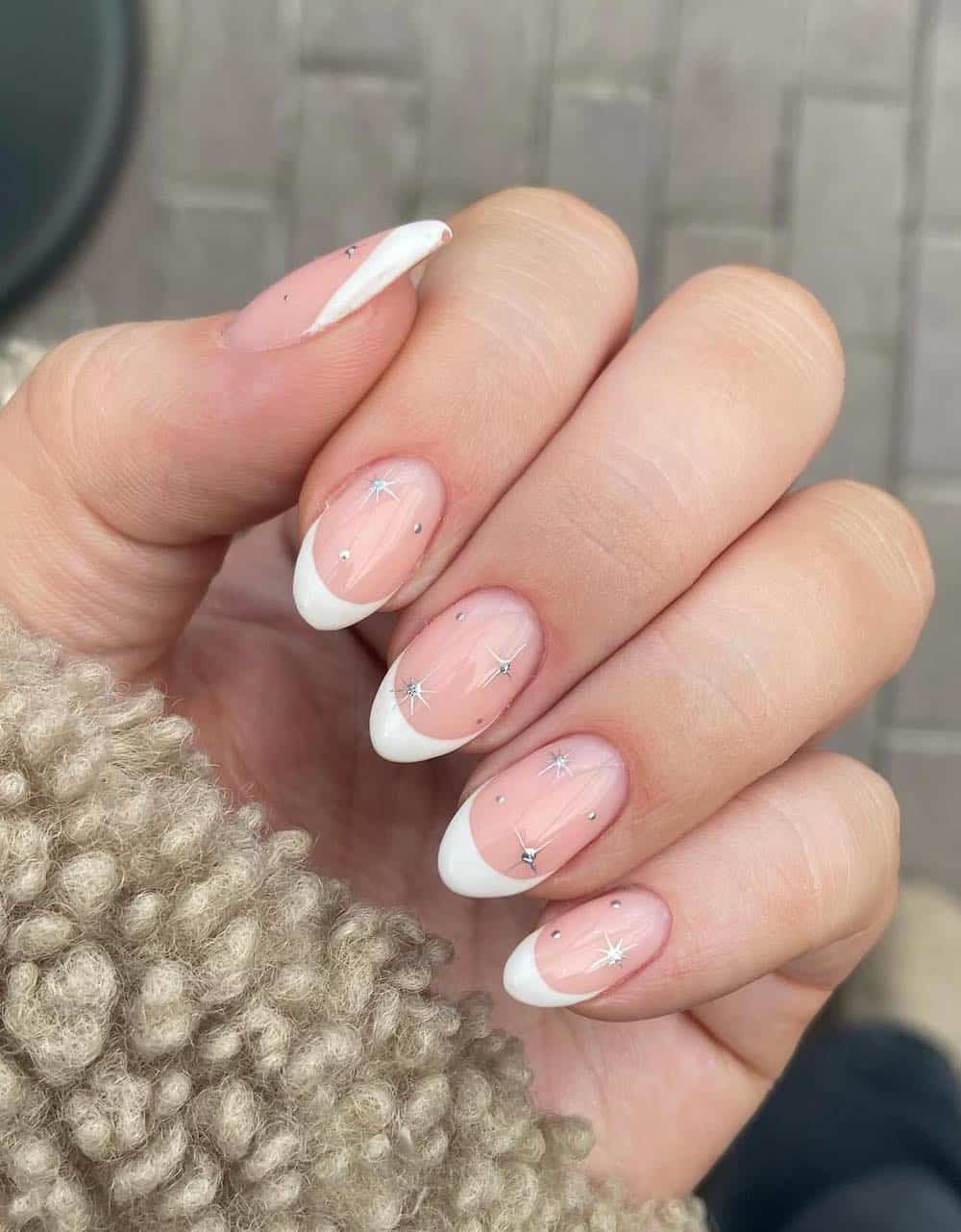 Short Oval Star French Nails — Winter Almond Nails