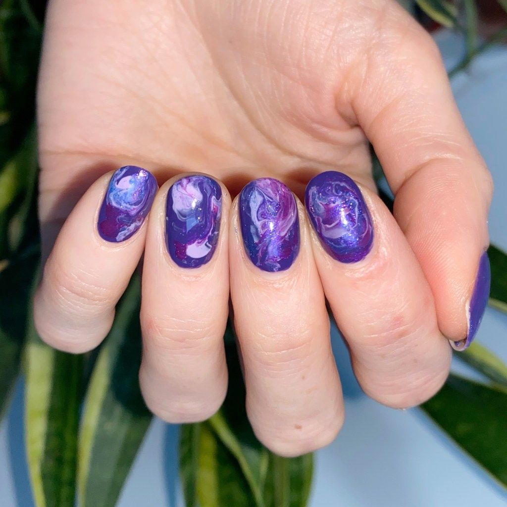 Medium Oval Deep Purple Marbled Design Medium Oval Deep Purple Marbled Design — Winter Purple Nails