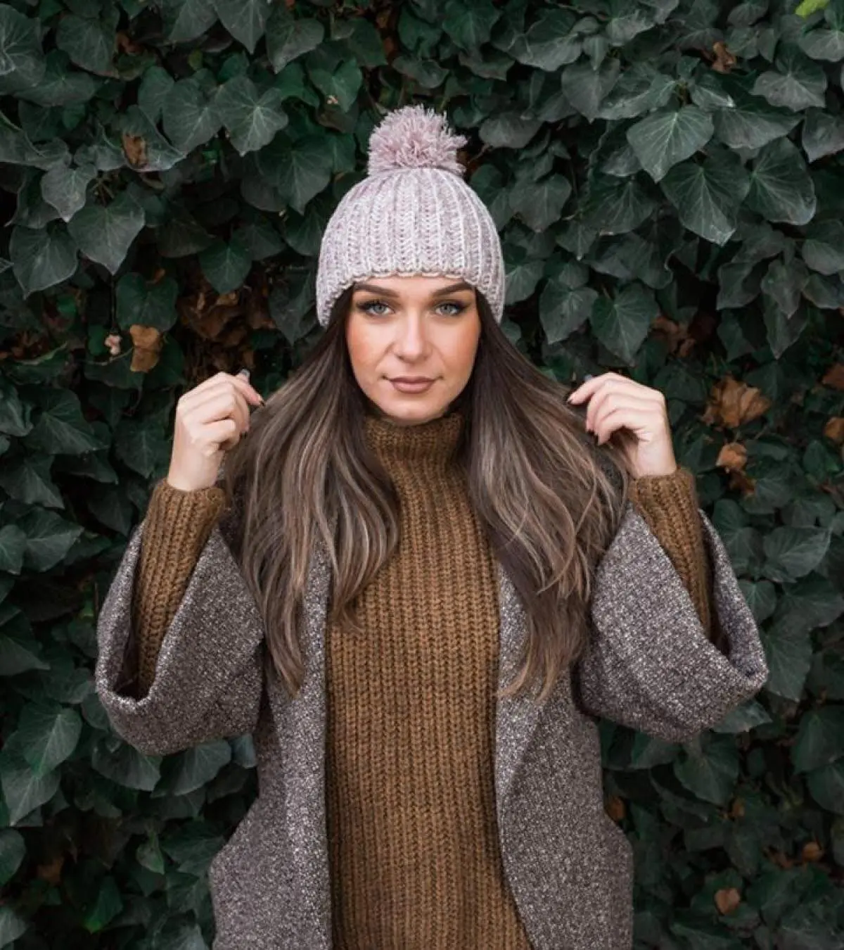 Winter Warmth: Grey Pom-Pom Beanie with Tweed Coat Winter Warmth: Grey Pom-Pom Beanie with Tweed Coat — Beanie Outfits