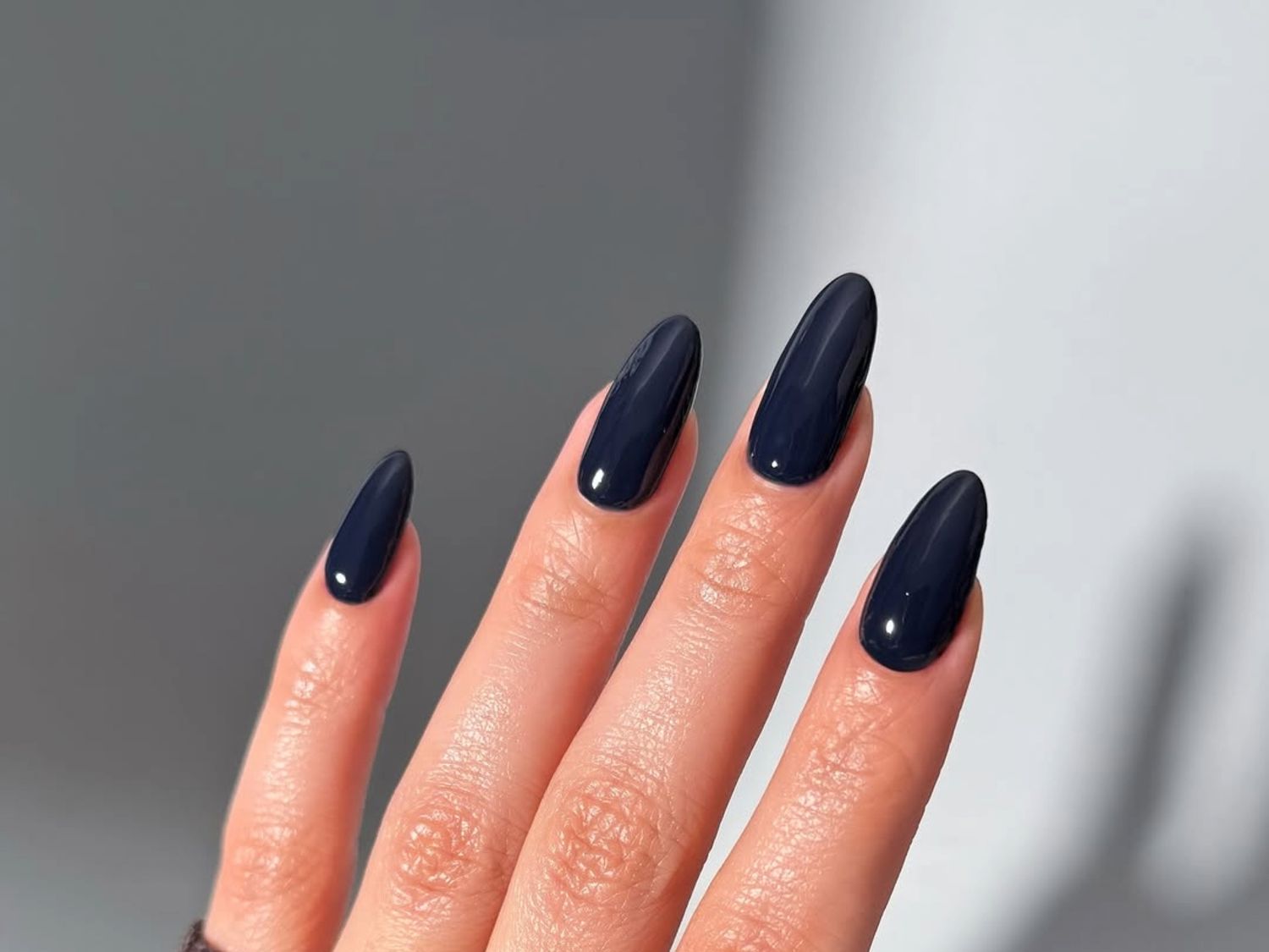 Glossy Charcoal Grey Oval Nails Glossy Charcoal Grey Oval Nails — Winter Acrylic Nail Colors