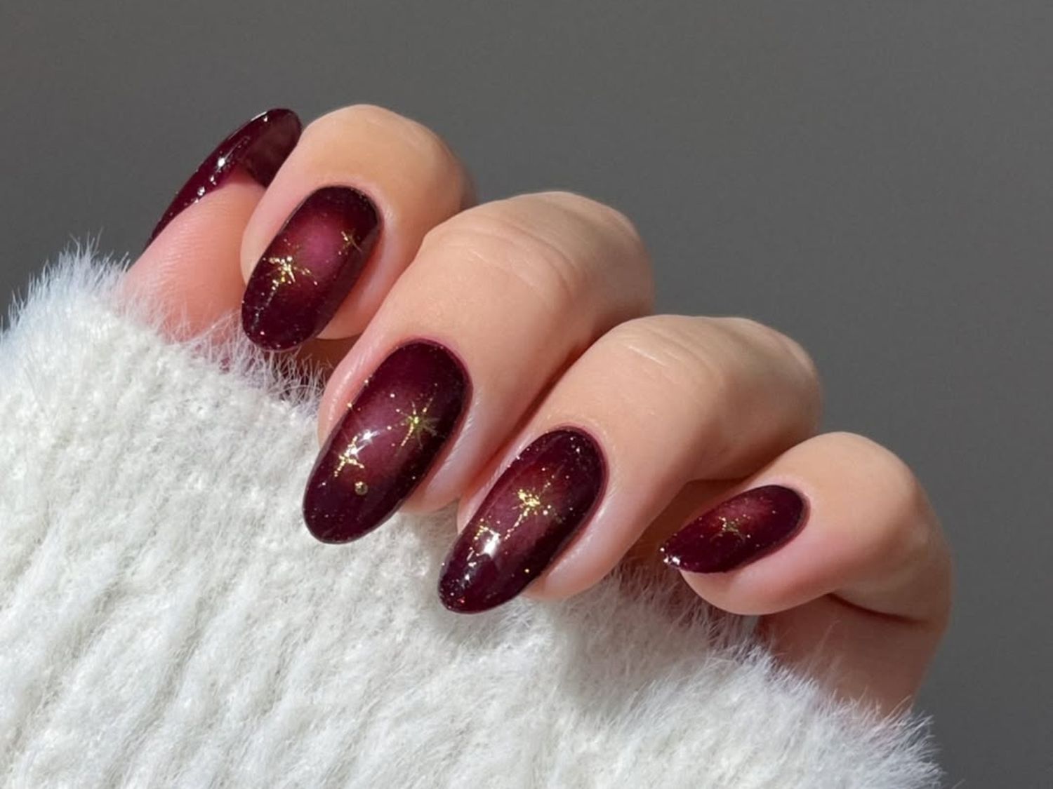 Deep Burgundy Oval Nails with Gold Constellations Deep Burgundy Oval Nails with Gold Constellations — Winter Gel Nails