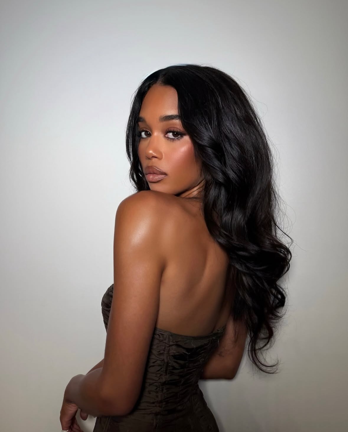 Dark Brown Waves with Curtain Bangs Dark Brown Waves with Curtain Bangs — Winter Haircuts for Oval Faces
