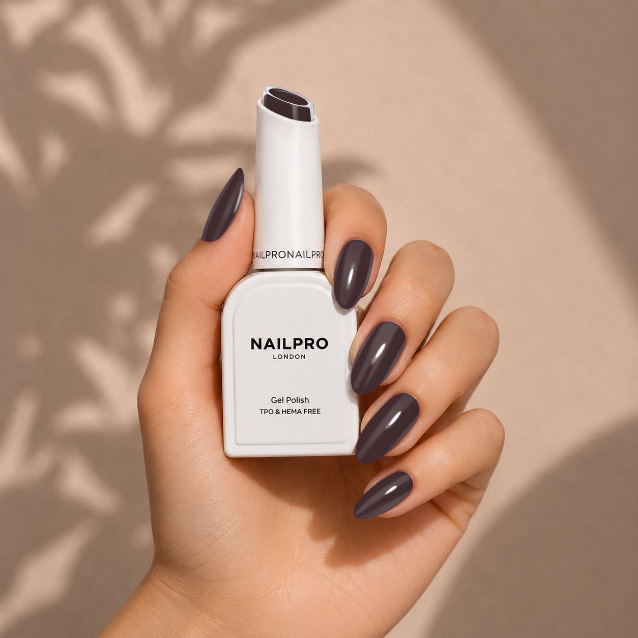 Medium Oval Deep Cool Mocha Medium Oval Deep Cool Mocha — Mocha Nails
