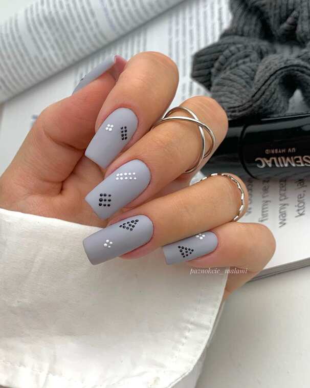 Matte Light Gray Dot Pattern Nails Matte Light Gray Dot Pattern Nails — Winter Gray Nails