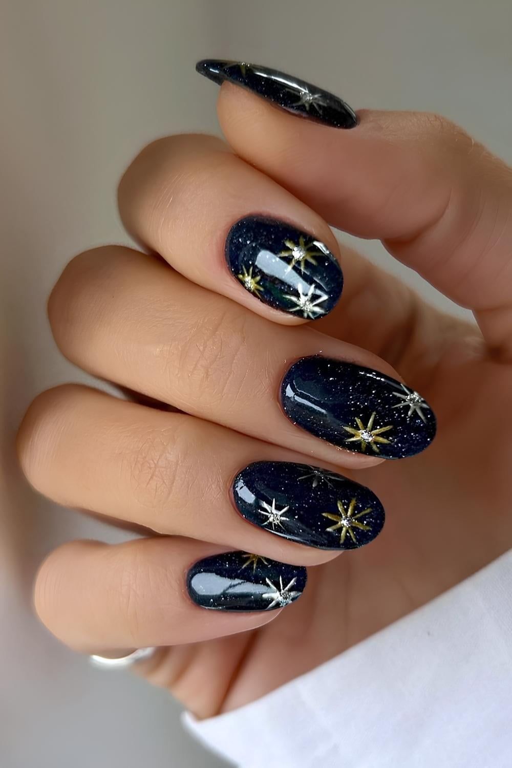 Dark Blue Glitter with Stars Dark Blue Glitter with Stars — Winter Blue Nails