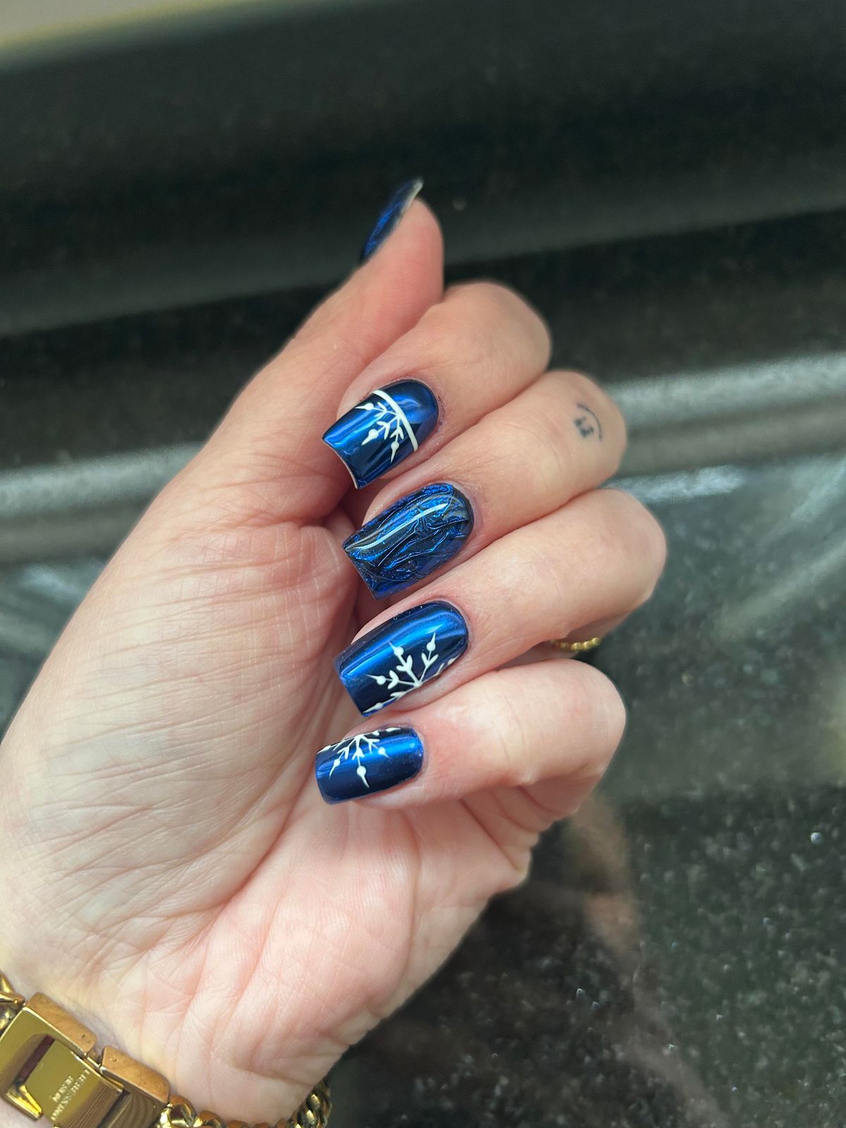Deep Blue Swirl Snowflake Square Deep Blue Swirl Snowflake Square — Winter Acrylic Nails