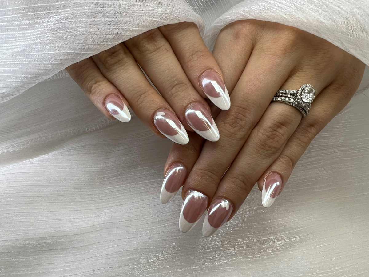 Nude Glitter Snowflake Oval Nails Nude Glitter Snowflake Oval Nails — Winter Nails