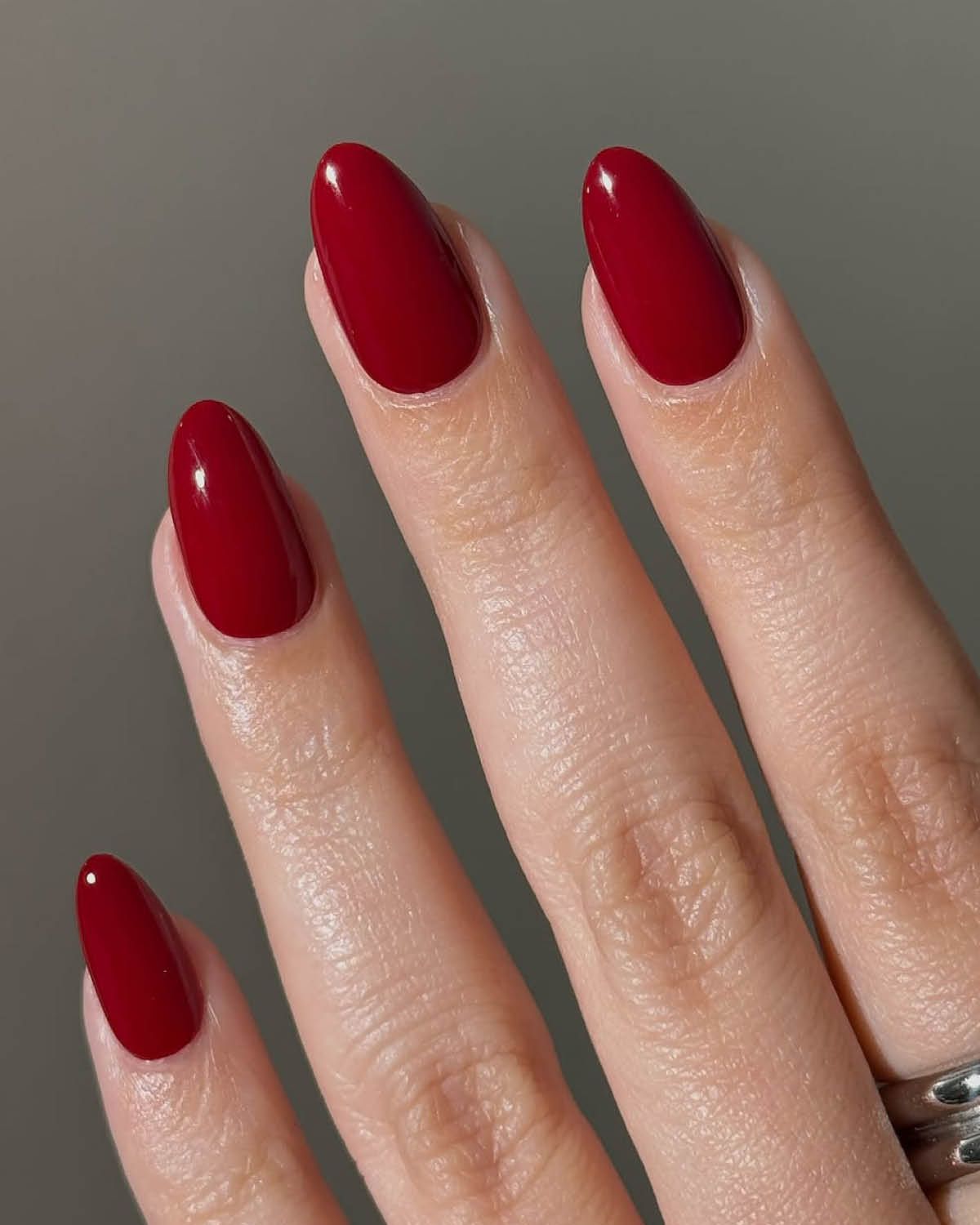 Solid Color Bright Classic Red Glossy Medium Oval Nails Solid Color Bright Classic Red Glossy Medium Oval Nails — Winter Red Nails