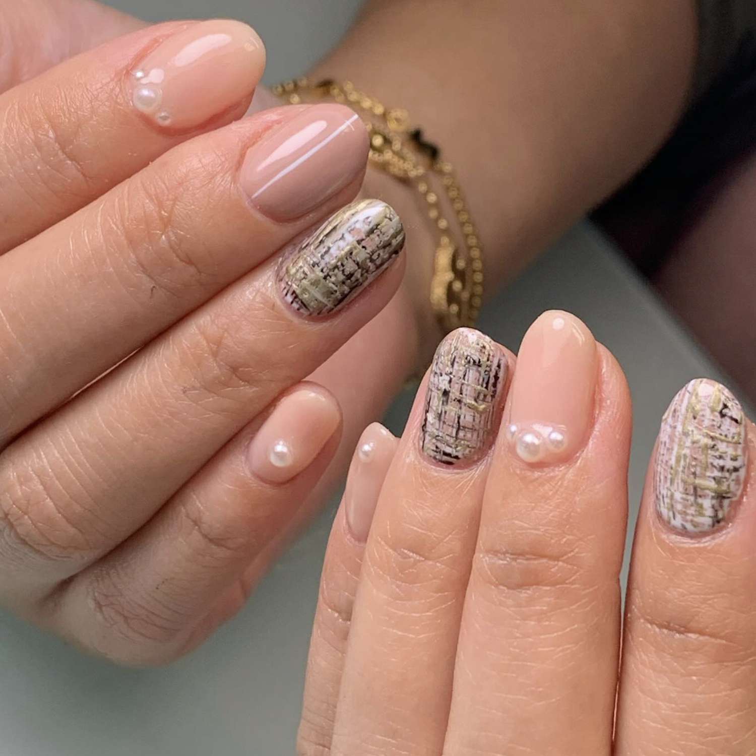 Nude Pink Tweed Pattern Oval Nails Nude Pink Tweed Pattern Oval Nails — Short Winter Nails