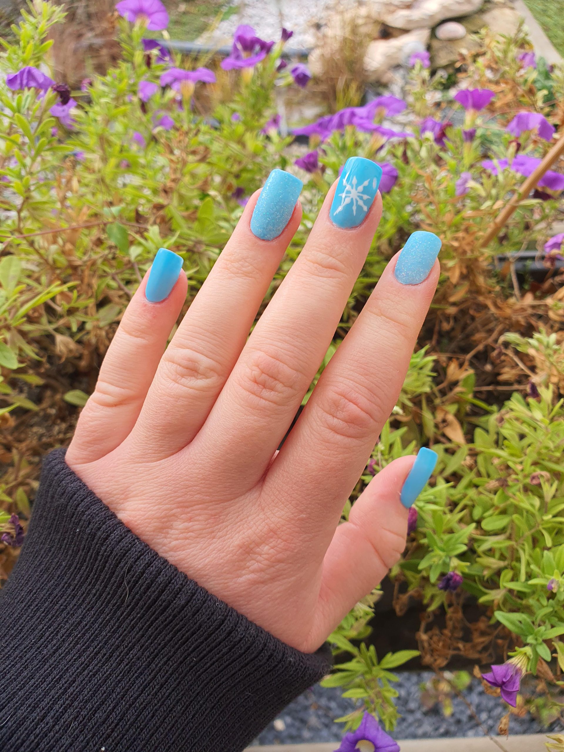 Medium Square Matte Light Blue Snowflake Medium Square Matte Light Blue Snowflake — Winter Square Nails