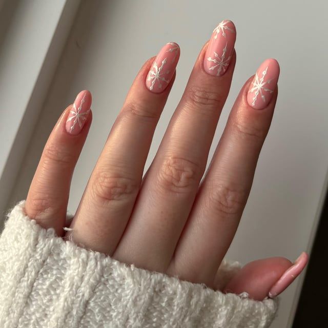 High-Shine Chrome Tips Glossy Base Visual Idea High-Shine Chrome Tips Glossy Base Visual Idea — Winter Chrome Nails