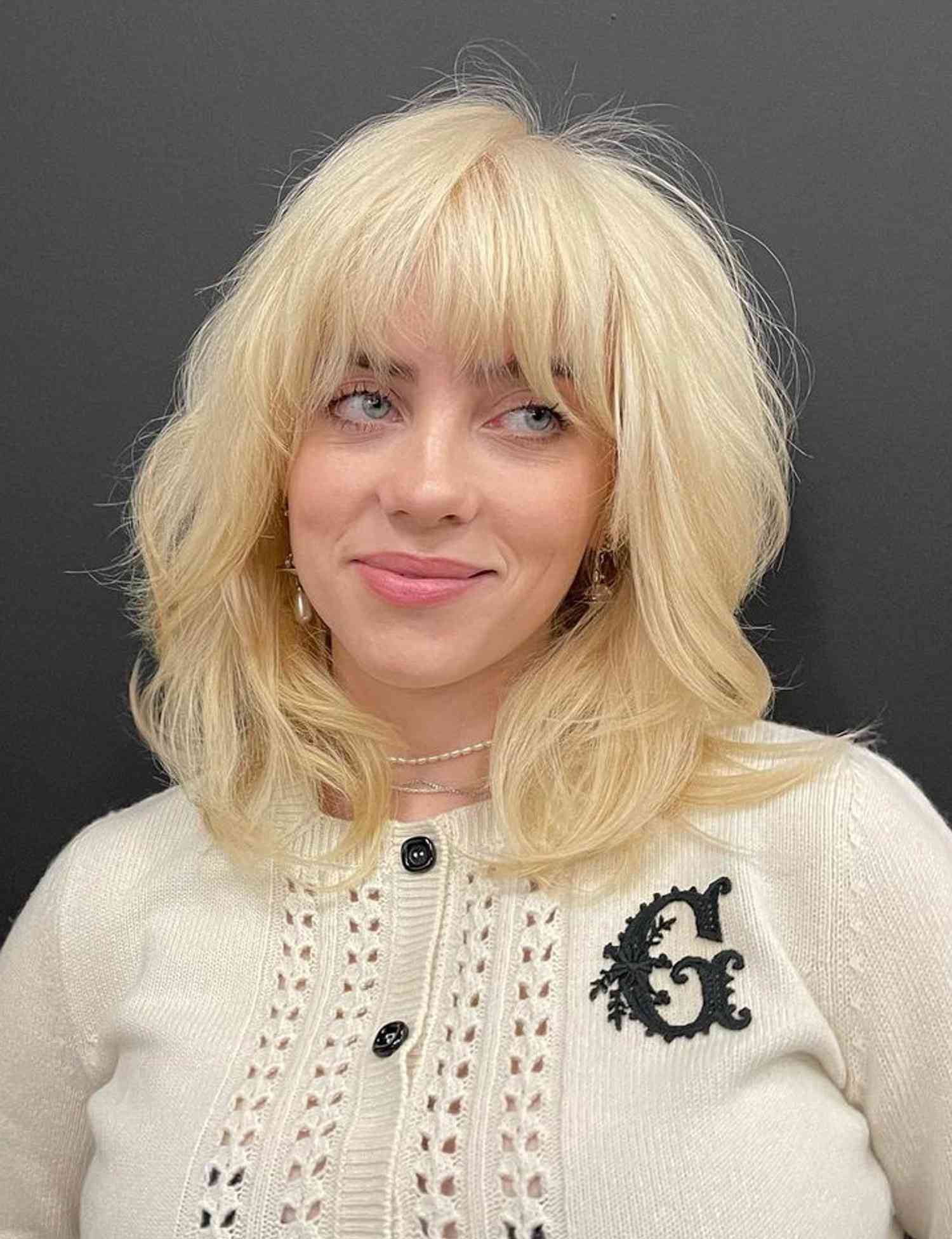 Curtain Bangs Platinum Blonde Collarbone Shag — Winter Shag Haircuts