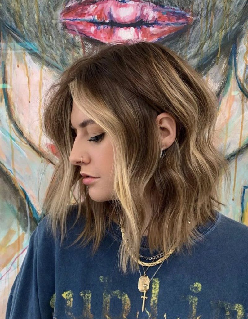 Layered Bob With Face-Framing Highlights Layered Bob With Face-Framing Highlights — Winter Hairstyles for Thin Hair
