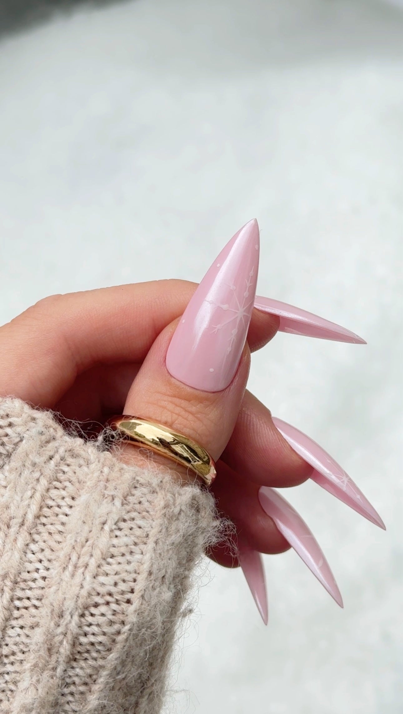 Pale Pink Pearlescent Snowflake Stilettos Pale Pink Pearlescent Snowflake Stilettos — Winter Stiletto Nails