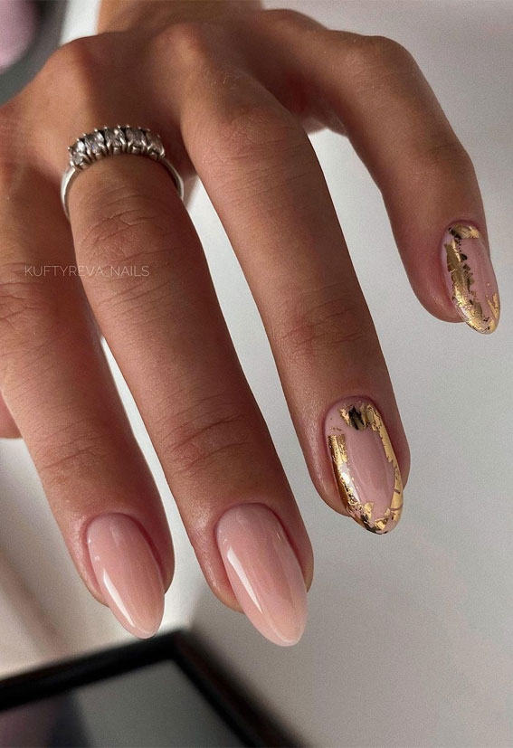 Medium Oval Pale Pink Gold Foil Medium Oval Pale Pink Gold Foil — Winter Nude Nails