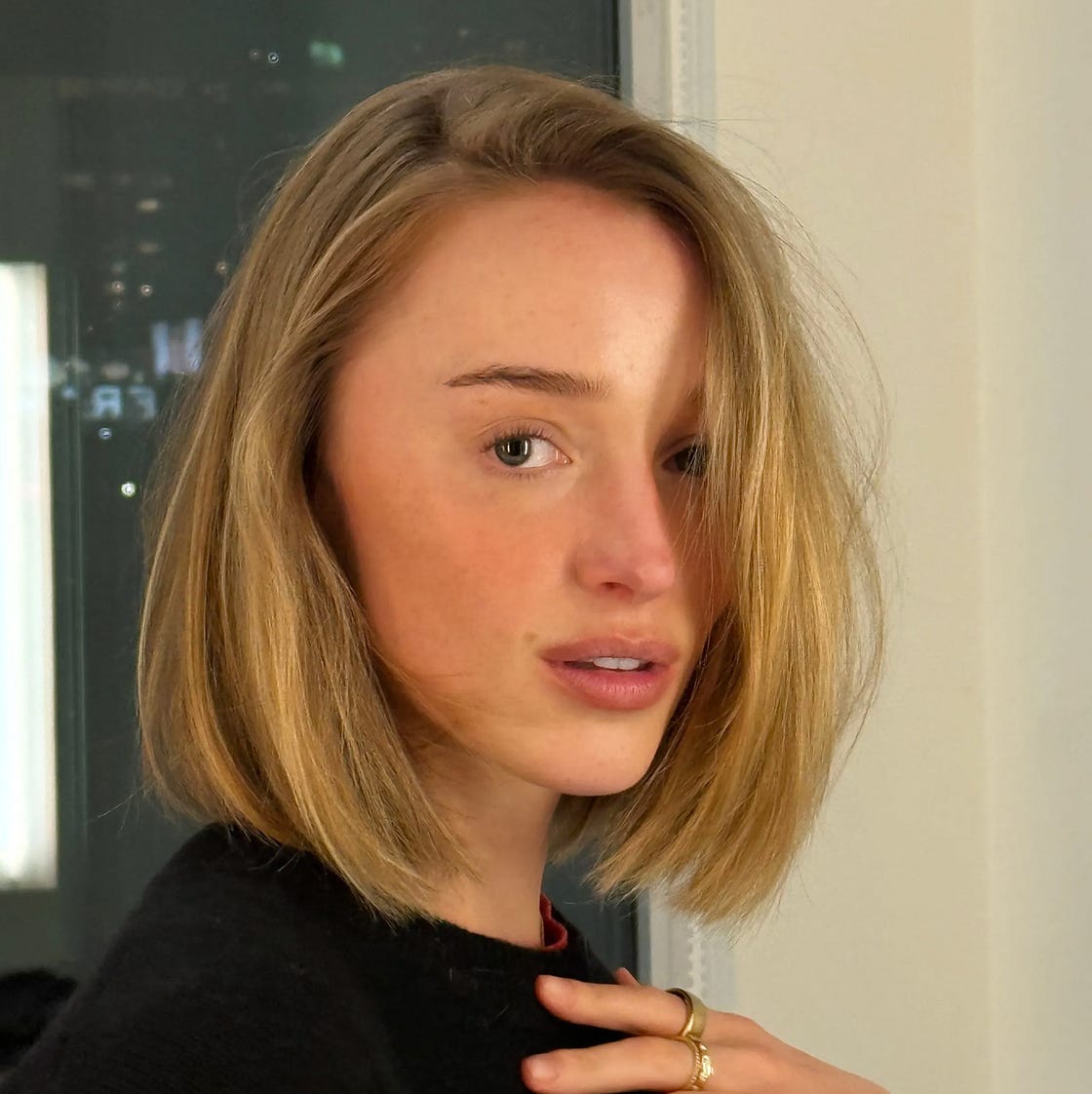 Chin Bob Ash Blonde Subtle Highlights Chin Bob Ash Blonde Subtle Highlights — Short Winter Haircuts