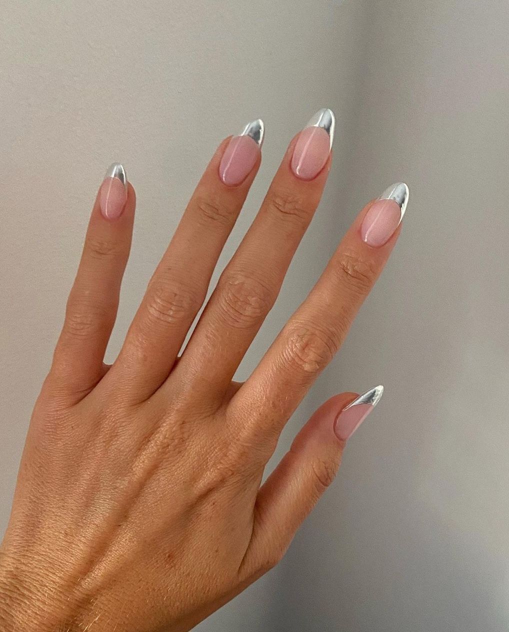 Everyday Modern Visual Idea Everyday Modern Visual Idea — Silver Chrome Nails
