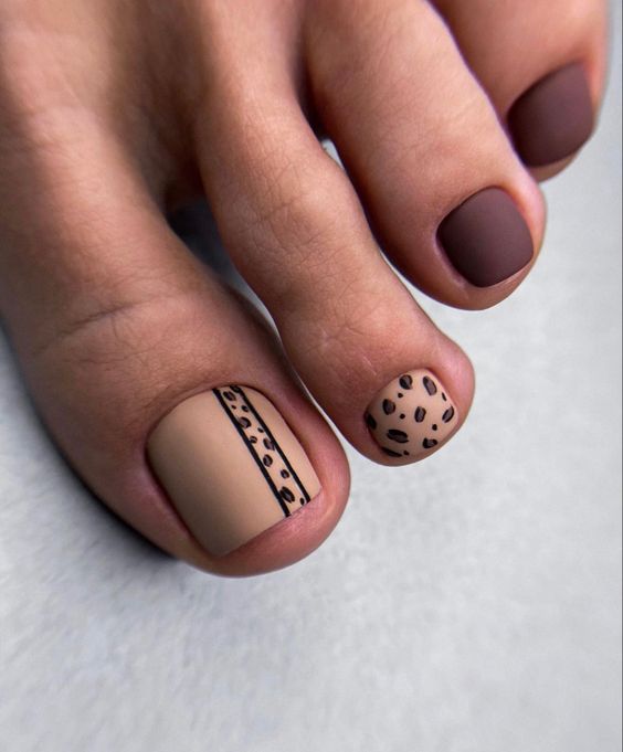 Matte Beige Leopard Print Stripe — Winter Pedicure Colors