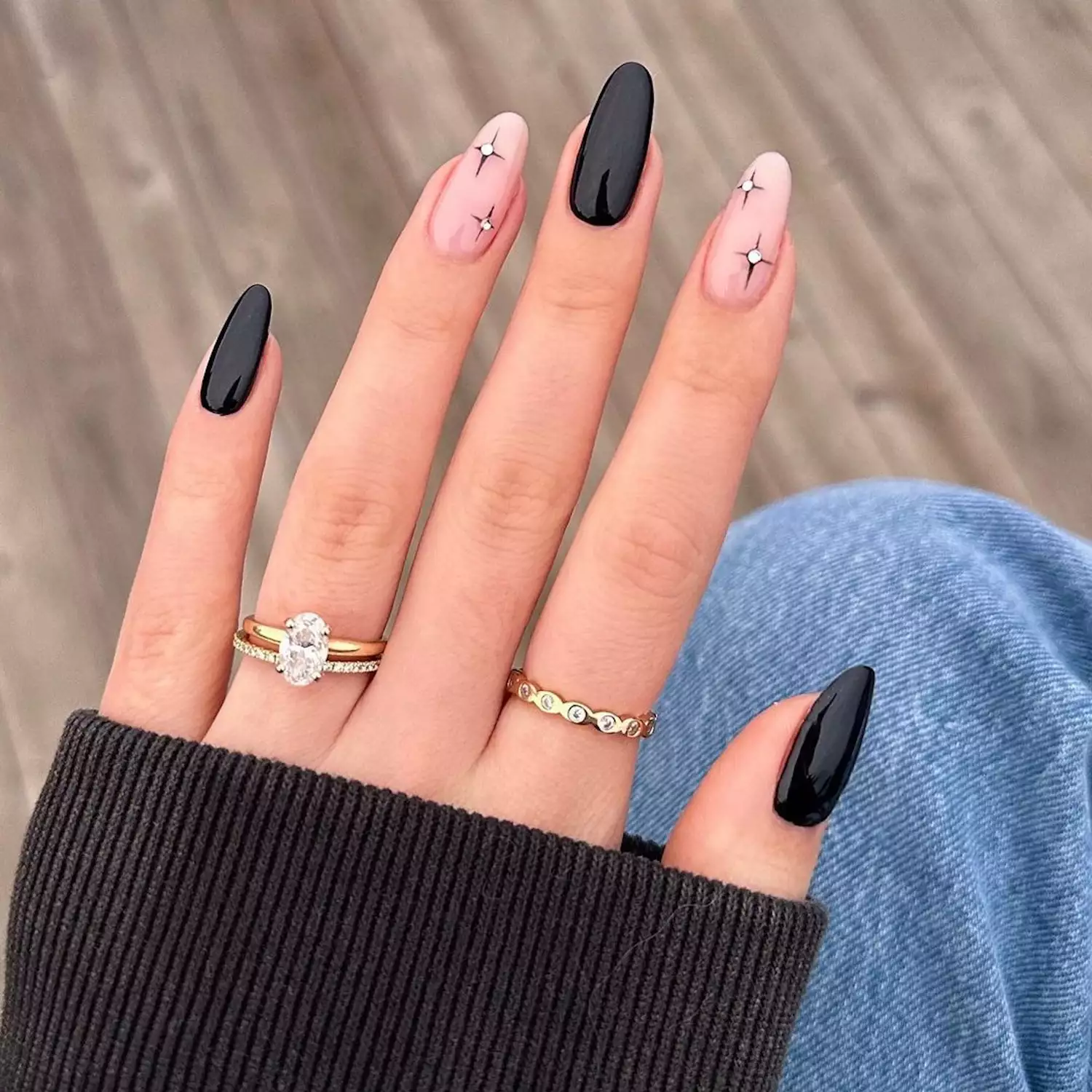 Winter Glossy Black Shimmer with Star Accents Winter Glossy Black Shimmer with Star Accents — Winter Black Nails