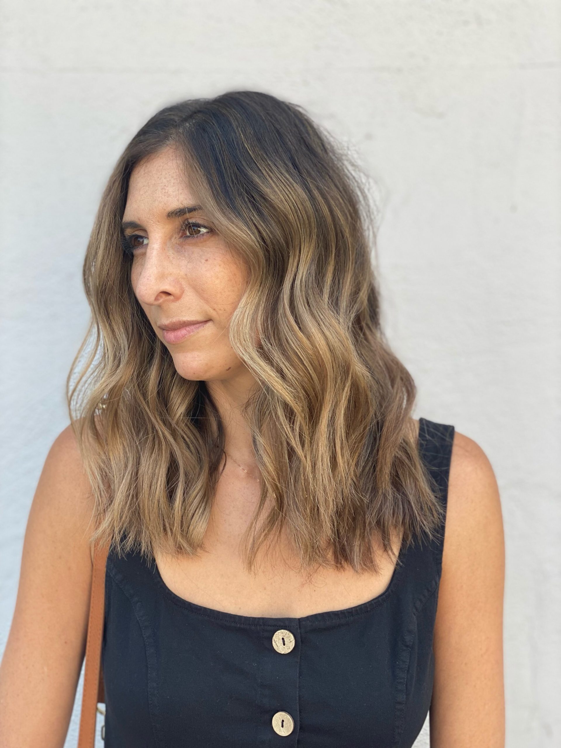 Collarbone Dark Brown Ash Beige — Reverse Balayage