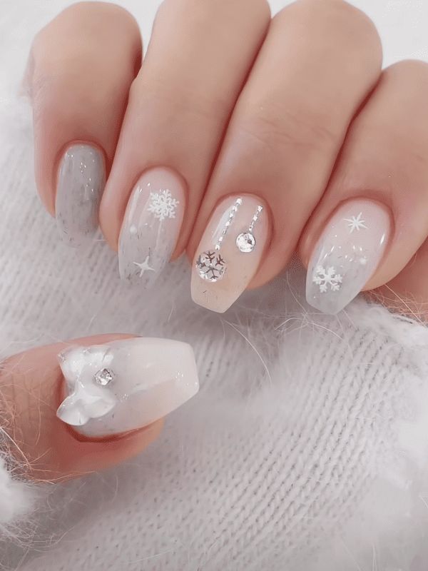 Glossy With Glitter Accents Visual Idea Glossy With Glitter Accents Visual Idea — Medium Length Winter Nails