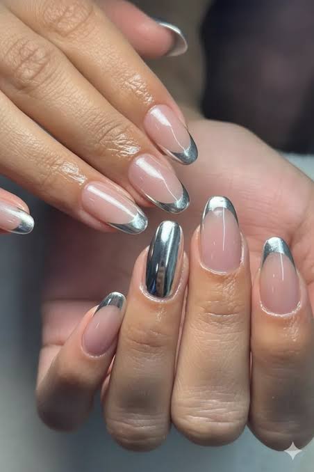 One Hand Clear Base Silver Chrome French Tips One Hand Clear Base Silver Chrome French Tips — Silver Chrome Nails