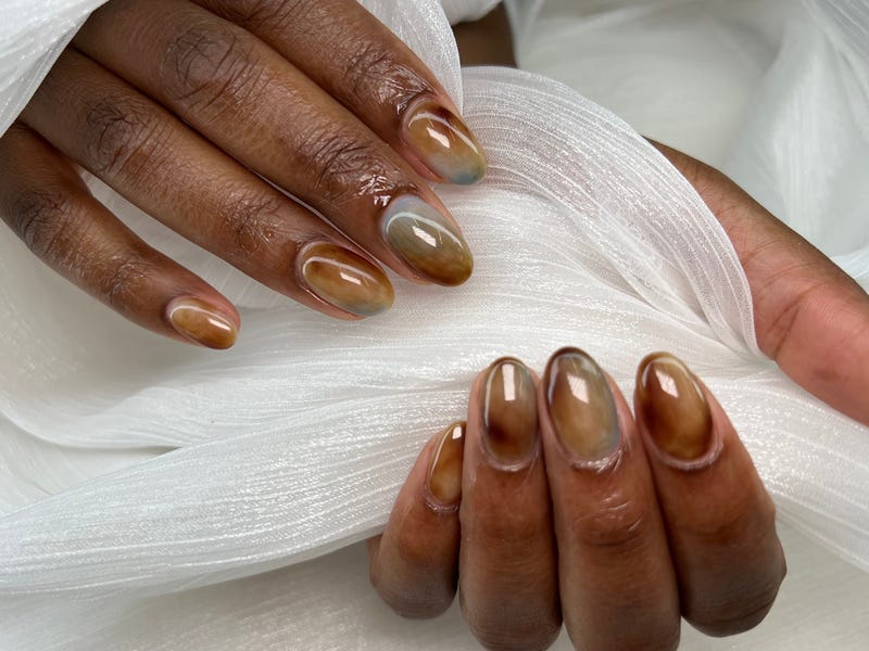 Brown to Grey-Blue Gradient Medium Oval Nails Brown to Grey-Blue Gradient Medium Oval Nails — Winter Nail Colors for Dark Skin