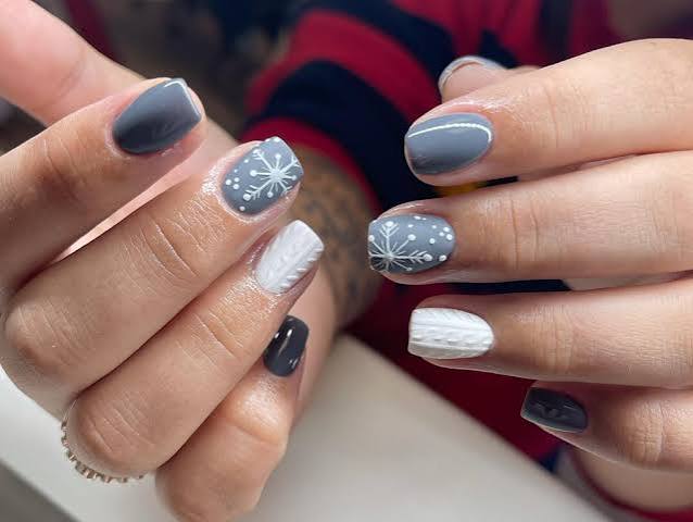 Short Square Snowflake Textured Grey Nails Short Square Snowflake Textured Grey Nails — Winter Gray Nails