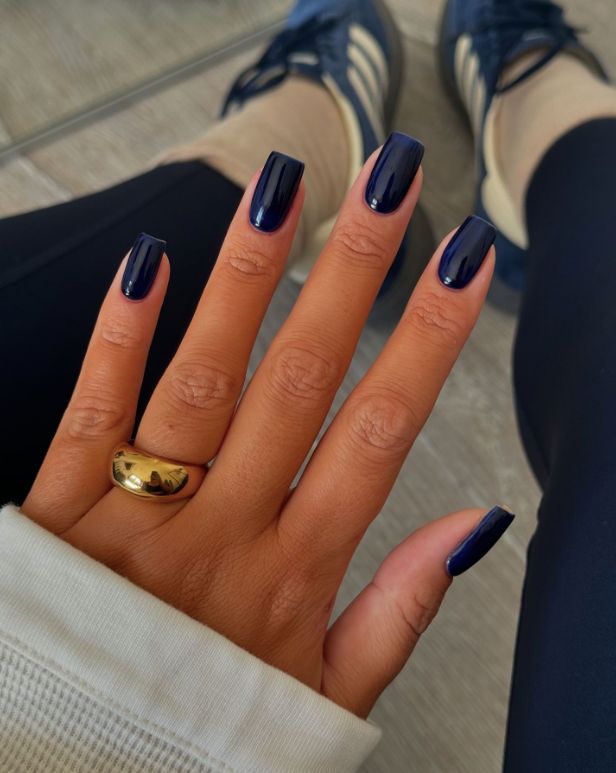 Winter Christmas Visual Idea Winter Christmas Visual Idea — Winter Square Nails