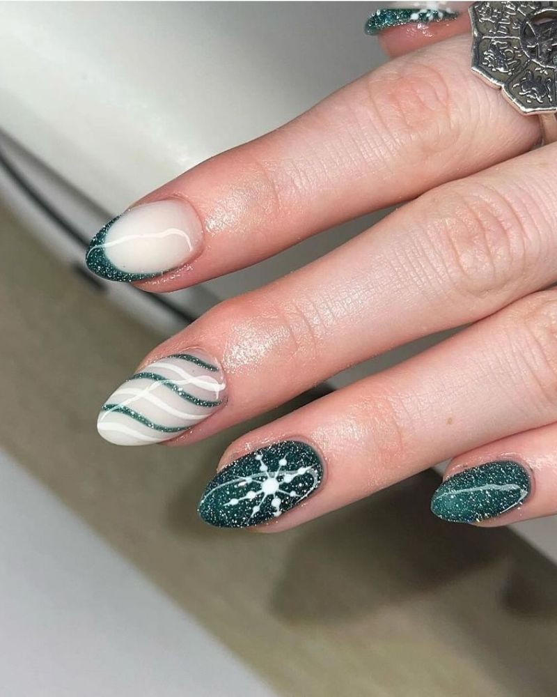 Green Glitter French Snowflake Wavy Nails Green Glitter French Snowflake Wavy Nails — Winter Green Nails