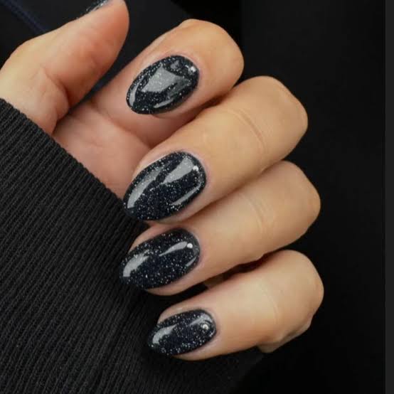 Glossy Black with Dense Silver Glitter Glossy Black with Dense Silver Glitter — Winter Black Nails