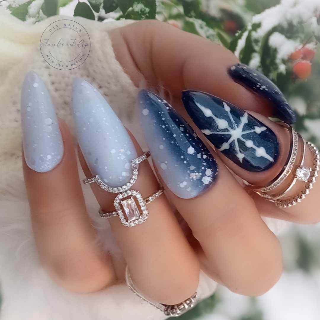 Matte With Glitter And Textured Speckles Matte Navy Snowflake Ombré Nails Matte With Glitter And Textured Speckles Matte Navy Snowflake Ombré Nails — Winter Dip Powder Nails