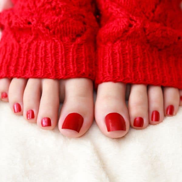 Cozy Vibrant Red Toes Cozy Vibrant Red Toes — Winter Toe Nails
