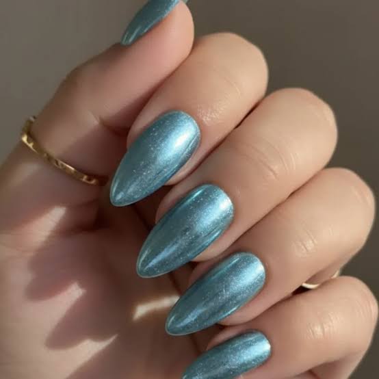 Icy Blue Stiletto Chrome Nails Icy Blue Stiletto Chrome Nails — Winter Chrome Nails
