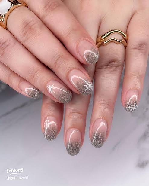 Gray Glitter Gradient Snowflake Oval Nails Gray Glitter Gradient Snowflake Oval Nails — Winter Gray Nails