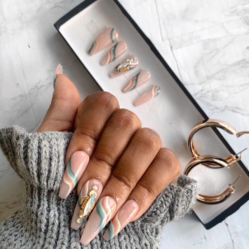 Lines And Charms On Accent Nails Visual Idea Lines And Charms On Accent Nails Visual Idea — Winter Coffin Nails